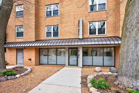 2121 N Cambridge #214, Milwaukee, WI 53202