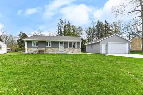 1624 S Woodside, New Berlin, WI 53151