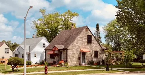 2876 S 86th, West Allis, WI 53227