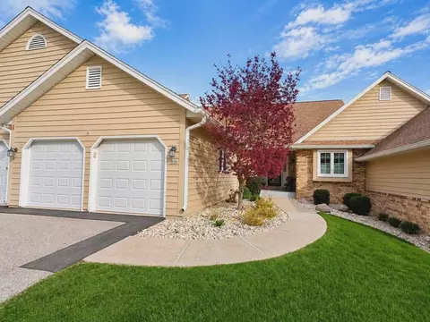 910 St Andrews Old, Waterford, WI 53185