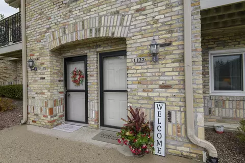 1132 W Baldwin, Mequon, WI 53092