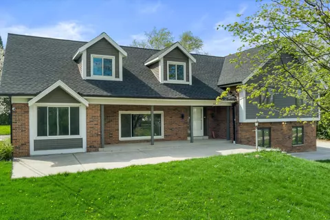 2003 S Valley Spg, New Berlin, WI 53151