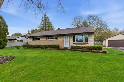 w202n9524 Club, Menomonee Falls, WI 53051