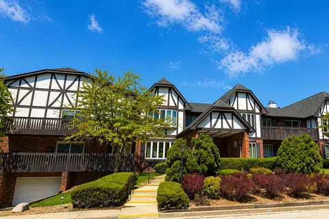 8900 N Park Plz #112, Brown Deer, WI 53223
