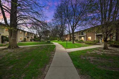1654 S Carriage, New Berlin, WI 53151