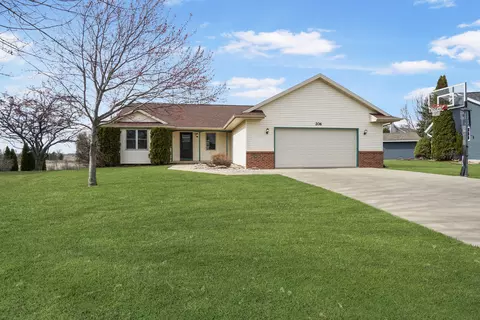 206 Sunset, Mayville, WI 53050