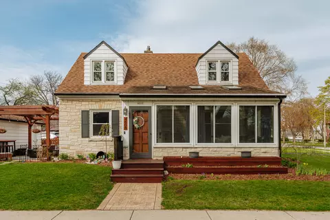 4808 W Sunnyside, Milwaukee, WI 53208