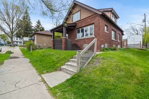 2718 S Howell, Milwaukee, WI 53207