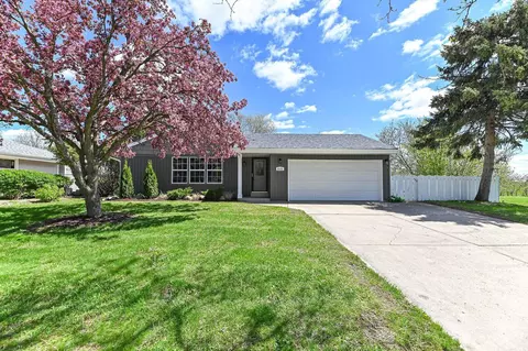 8122 S Wake Frst, Oak Creek, WI 53154