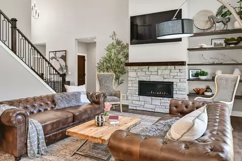 Living - 254 River Oaks, Delafield, WI 53018 photo 3 of 5