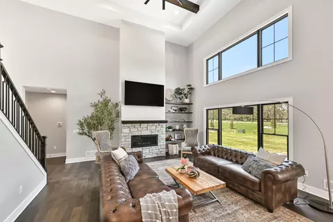 Living - 254 River Oaks, Delafield, WI 53018 photo 2 of 5