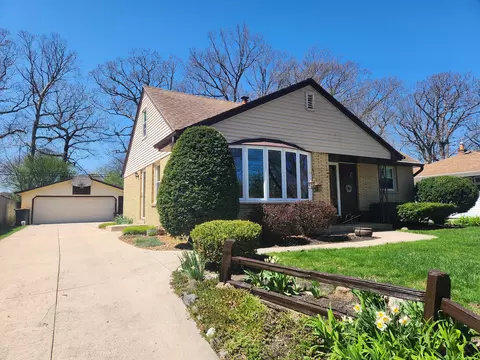 2945 S 104th, West Allis, WI 53227
