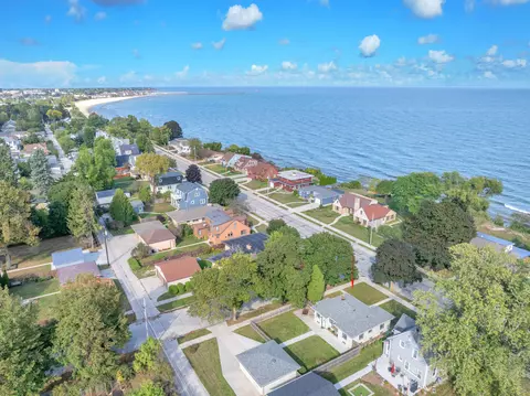 2504 Lakeshore, Sheboygan, WI 53081