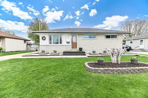8019 W Norwich, Milwaukee, WI 53220