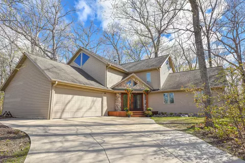 4302 W Woodward, Franklin, WI 53132