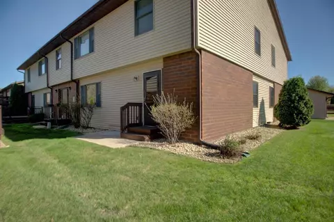 Exterior - 730 10th, Onalaska, WI 54650 photo 2 of 2