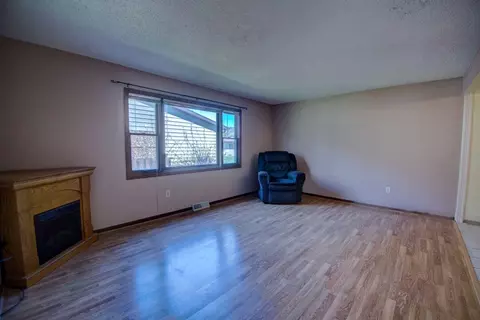Living - 730 10th, Onalaska, WI 54650 photo 2 of 3