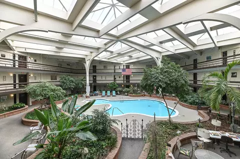 5200 S Tuckaway #240, Greenfield, WI 53221