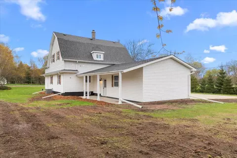 2185 E Newark, Trenton, WI 53090