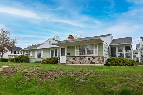9020 W Hawthorne, Milwaukee, WI 53226