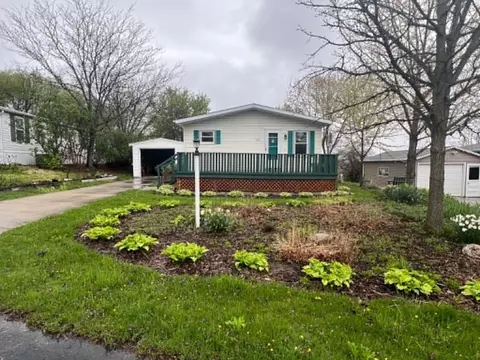 133 Serenity Oaks, Watertown, WI 53098