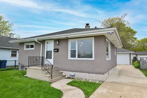 1942 Hayes, Racine, WI 53405
