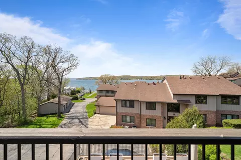 1070 S Lake Shr #11 2-B, Lake Geneva, WI 53147