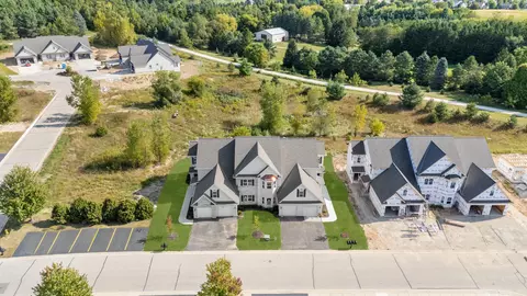 1850 Woodland #432-4, Slinger, WI 53086