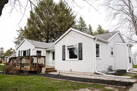 3014 Green Bay, Port Washington, WI 53074