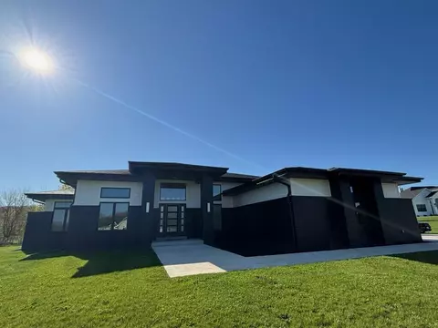 w256s6582 Pheasant, Waukesha, WI 53189