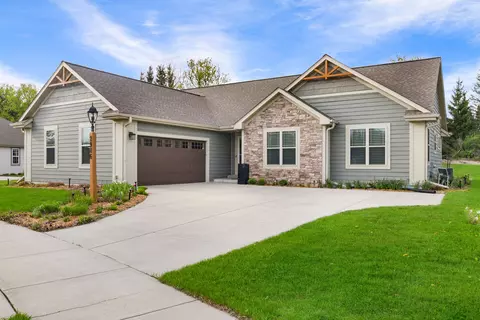 2986 Gateway, Hartford, WI 53027