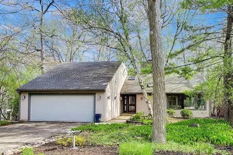 99 Saint Andrews, Fontana, WI 53125