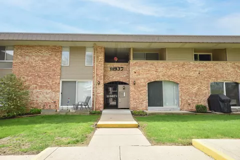 11937 W Appleton #13, Milwaukee, WI 53224