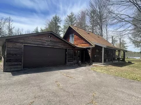 12631 E Mccomb Lk, Mountain, WI 54149