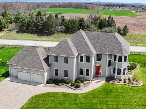 3268 Bay Hl, Port Washington, WI 53074