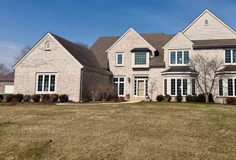 1926 W Hidden Reserve, Mequon, WI 53092