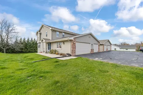 1015 E Woodview #2, Slinger, WI 53086