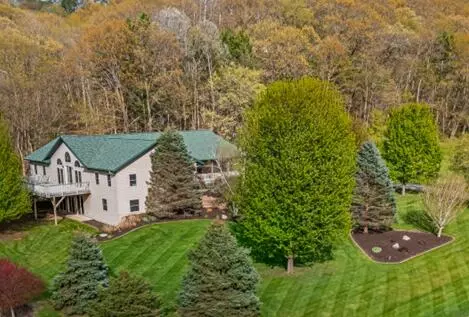 W6166 Valley, Onalaska, WI 54636