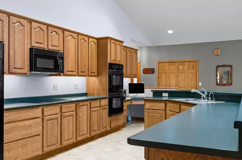 Kitchen - W6166 Valley, Onalaska, WI 54636 photo 4 of 6