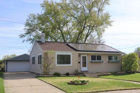 1627 Birch, Waukesha, WI 53188