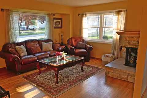 1627 Birch, Waukesha, WI 53188