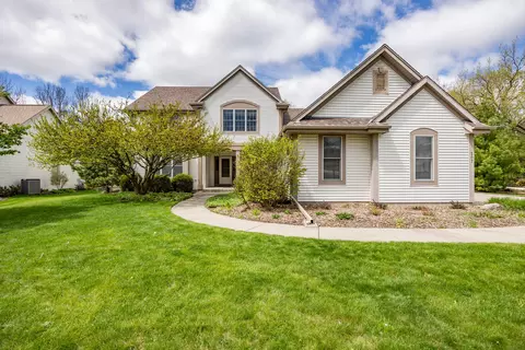 207 Woodlands, Hartland, WI 53029
