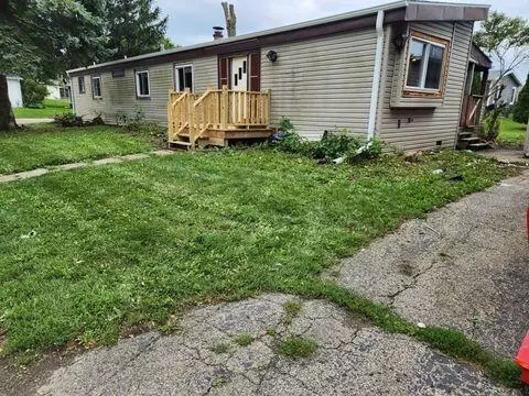 815 Eastown Mnr, Elkhorn, WI 53121