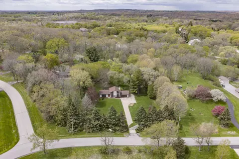 w296n575 Bryn, Delafield, WI 53188