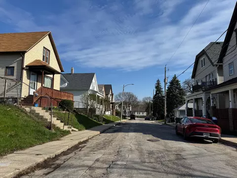 2833 N Hubbard, Milwaukee, WI 53212