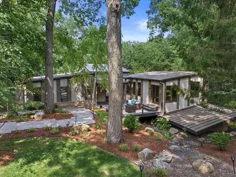 1913 Hillside, Delafield, WI 53018