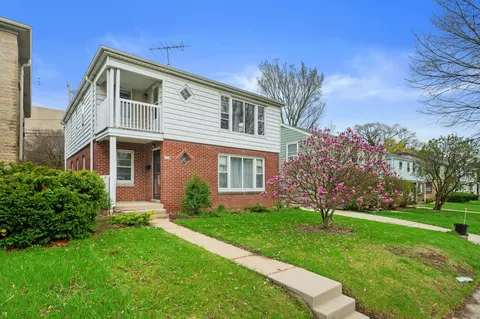 4146 N Bartlett #4148, Shorewood, WI 53211