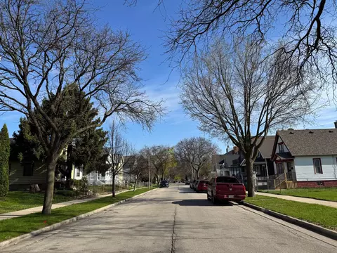2730 N Buffum, Milwaukee, WI 53212
