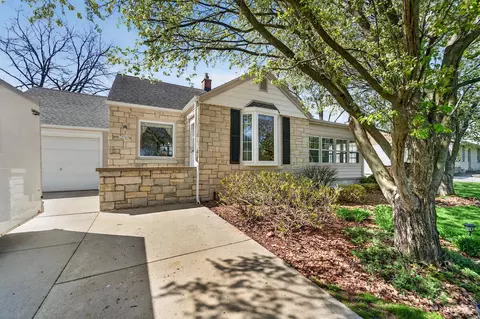 13707 W W Frst, New Berlin, WI 53151