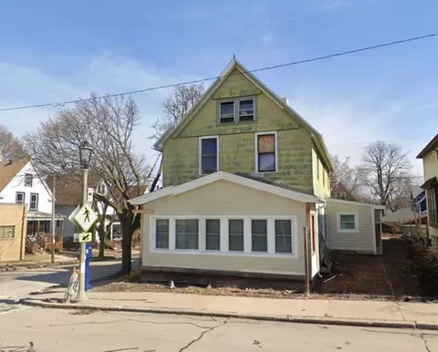 3002 S Kinnickinnic, Milwaukee, WI 53207